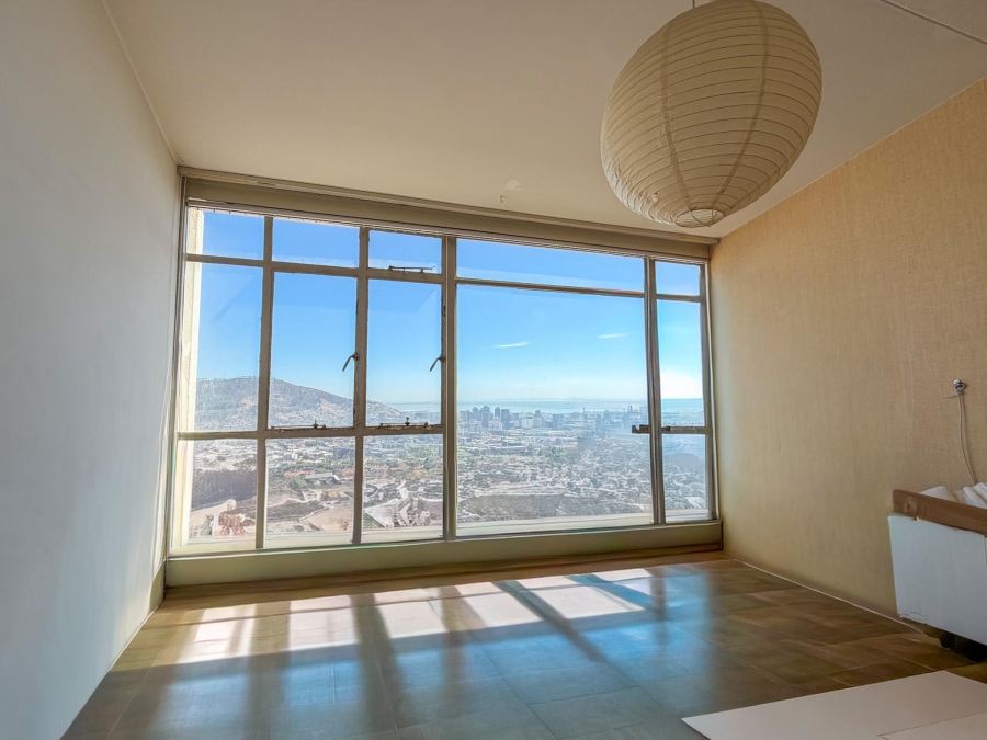 2 Bedroom Property for Sale in Vredehoek Western Cape